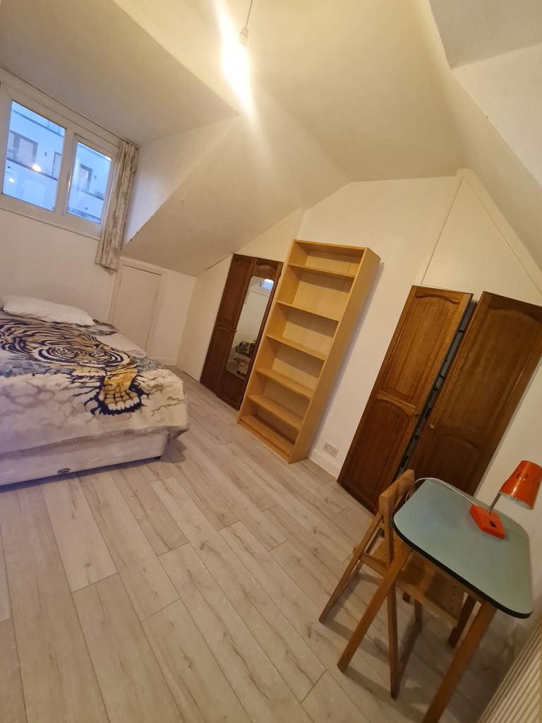 West London Acton W3 double bedroom available for a gentleman to rent and share rest of flat.