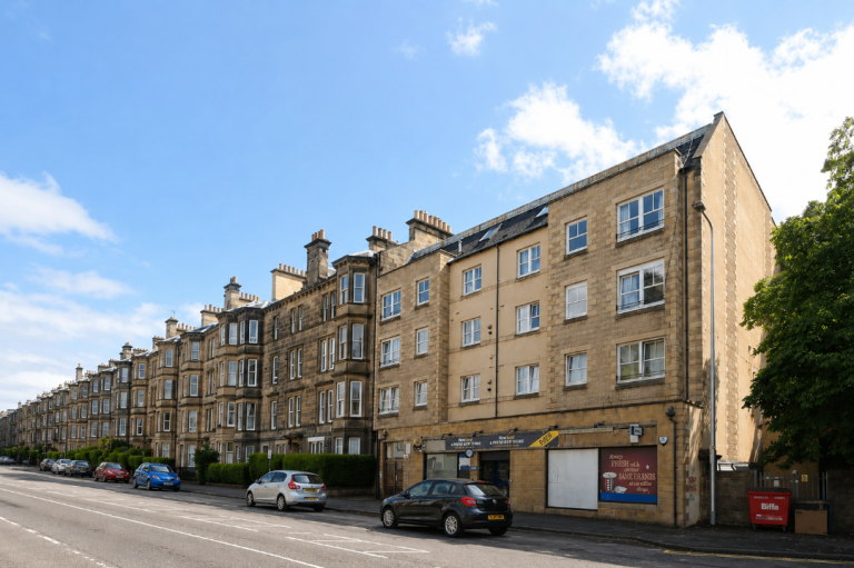 Newly refurbished 2 bedroom furnished Flat with parking, Polwarth 
