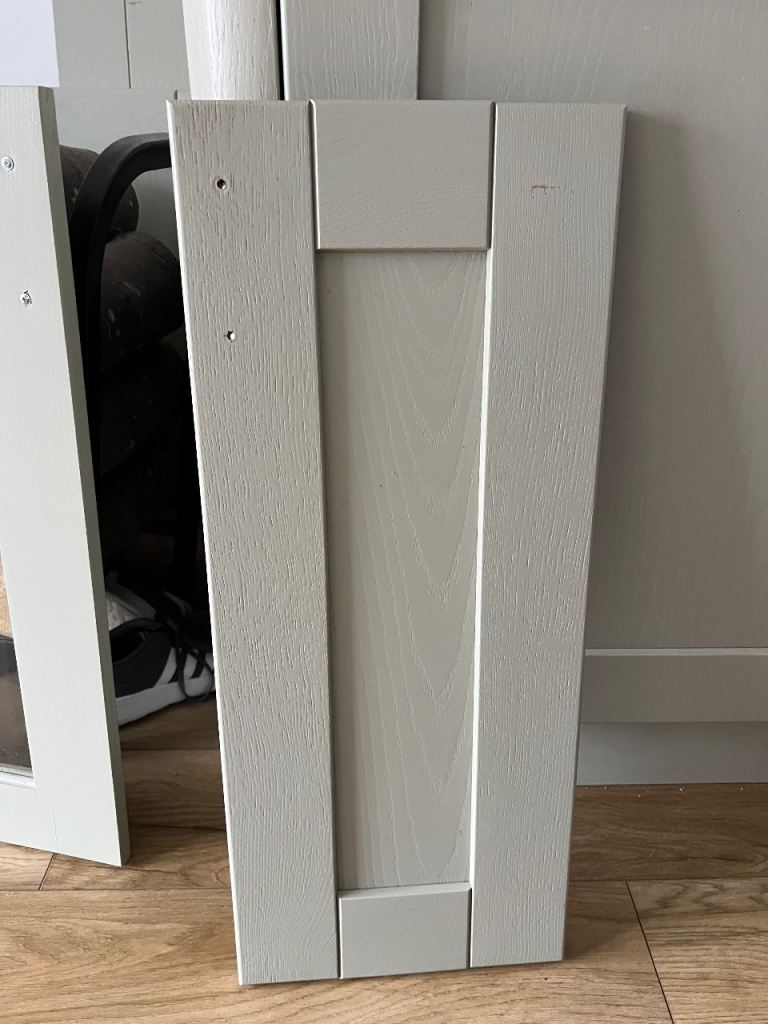 Howdens Tewksbury kitchen cupboard doors