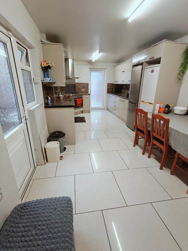 Two double rooms to rent £850 per month