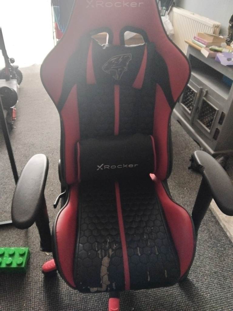 Rockstar gaming table and chair