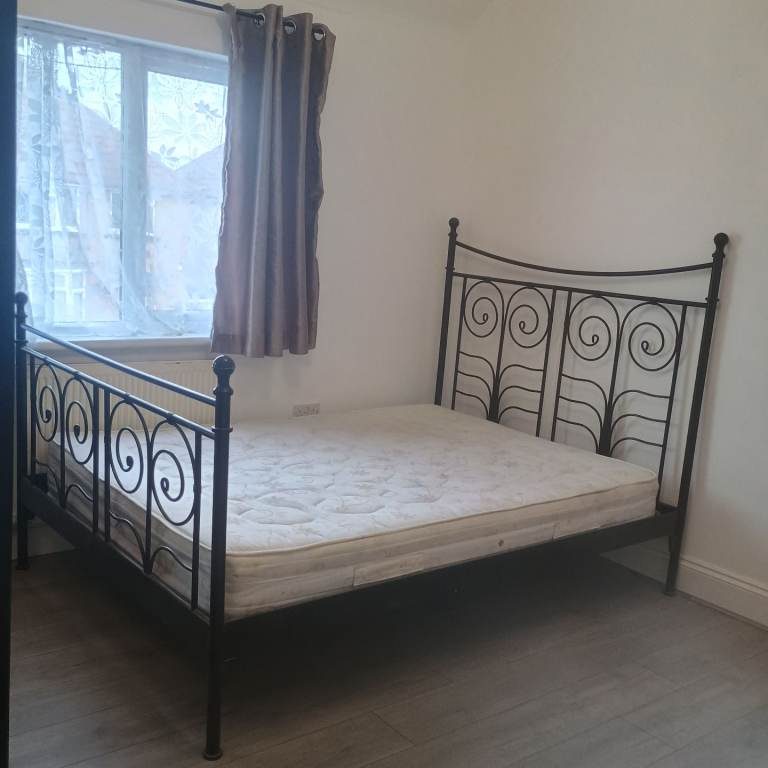 3 BEDROOM HOUSE IN TW13 FELTHAM 
