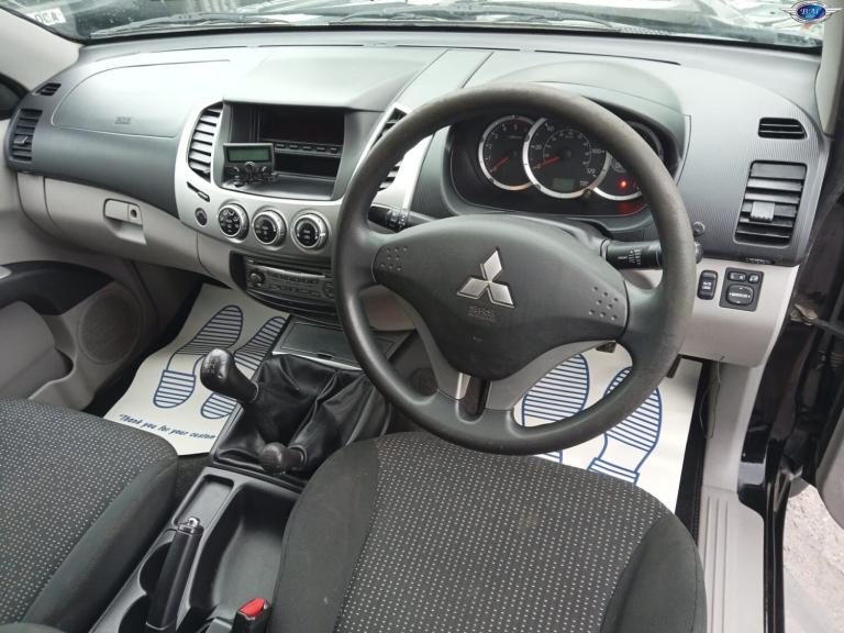 MITSUBISHI L200 2.5 DI-D Trojan Black Manual Diesel 2011