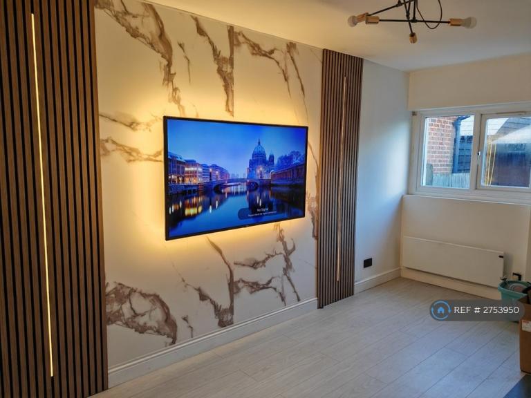 1 bedroom flat in Whitehill Avenue, Luton, Bedfordshire, LU1 (1 bed) (#2753950)