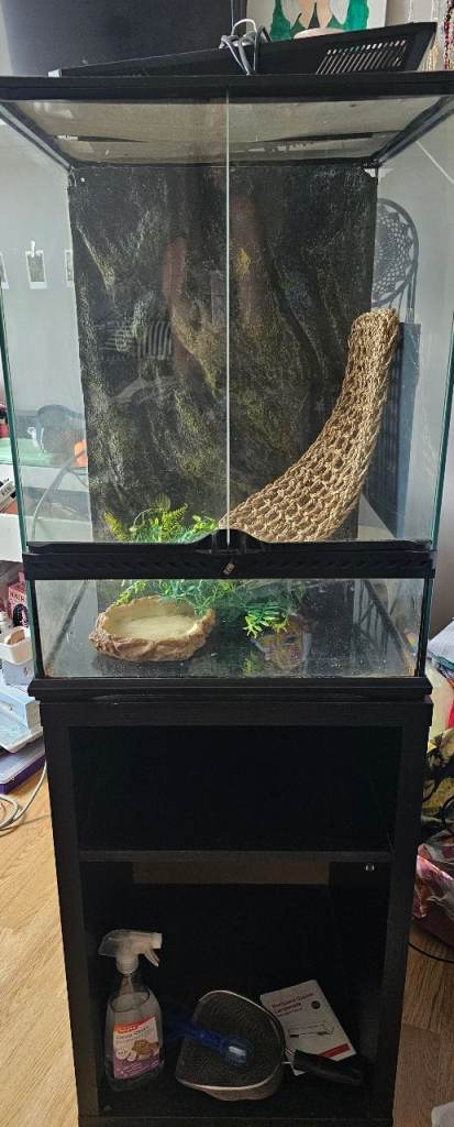 Vivarium Tank and some accessories 