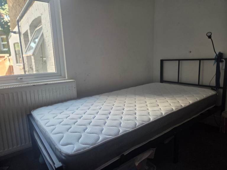 2 single beds