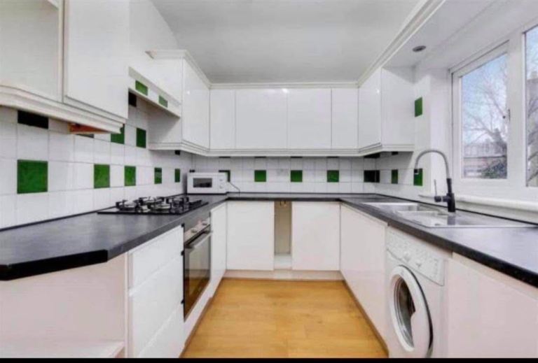 Single room close to Enfield Town Station 