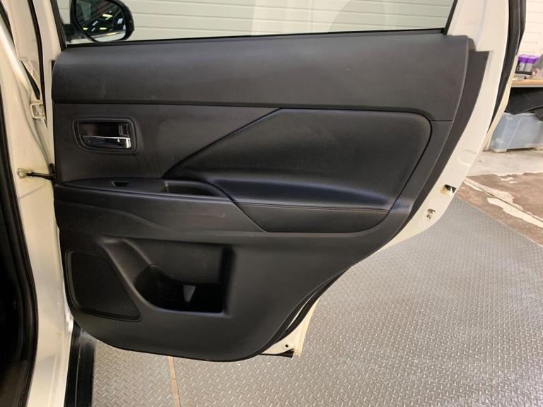 2014 Mitsubishi Outlander 2.2 DI-D GX4 Auto 4WD Euro 5 (s/s) 5dr ESTATE Diesel Automatic