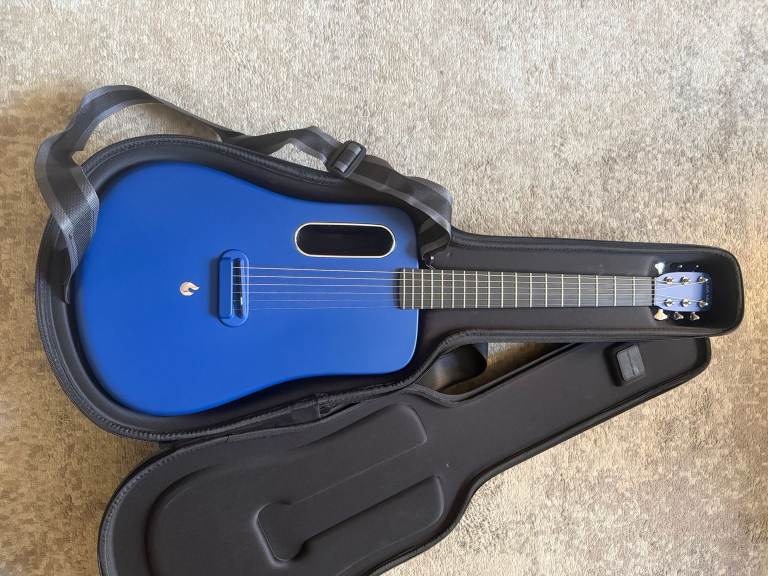 Lava Me (acoustic guitar - Carbon Fibre) Excellent condition!