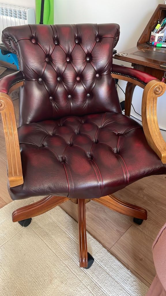 Captain chair 
