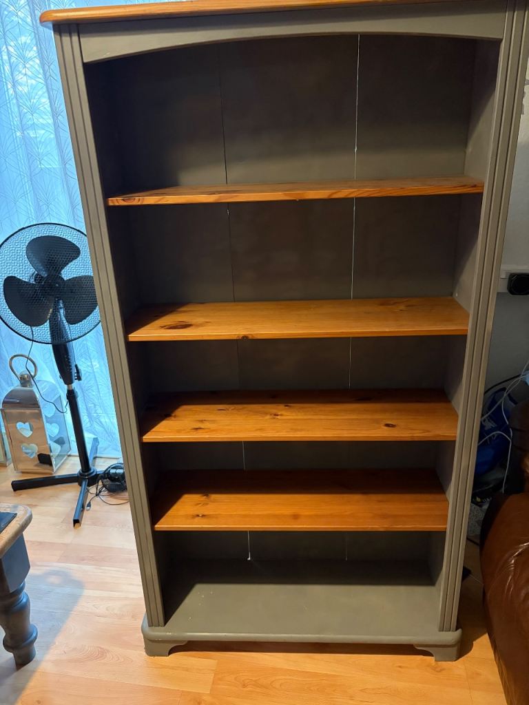 Pine & Grey Wood Bookcase with 5 Shelves – Good Condition