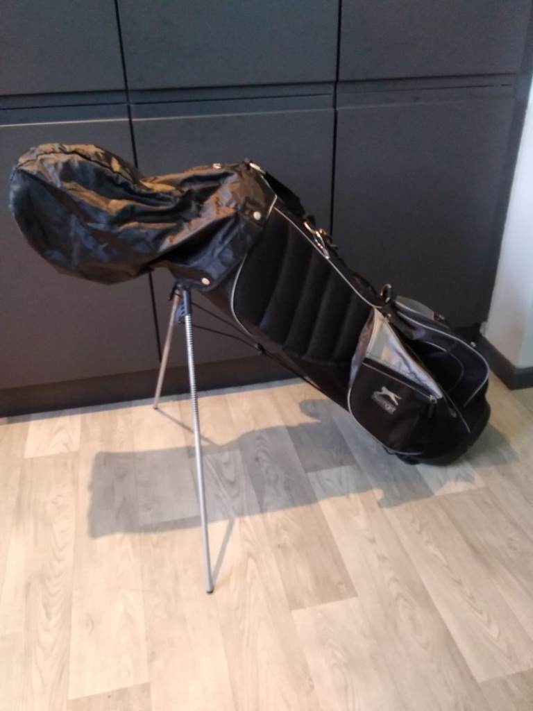 Slazenger golf bag and 4 irons