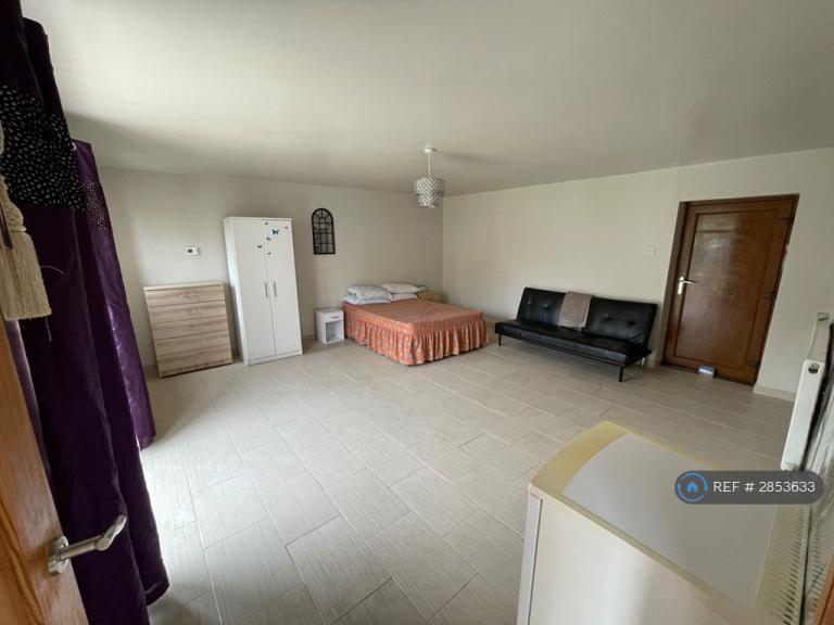 Studio flat in Whitehaven, Luton, LU3 (#2853633)