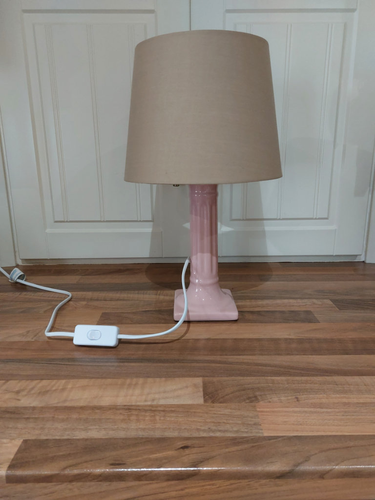 brand new not long bought lamp very clean & from non smoking pet free home