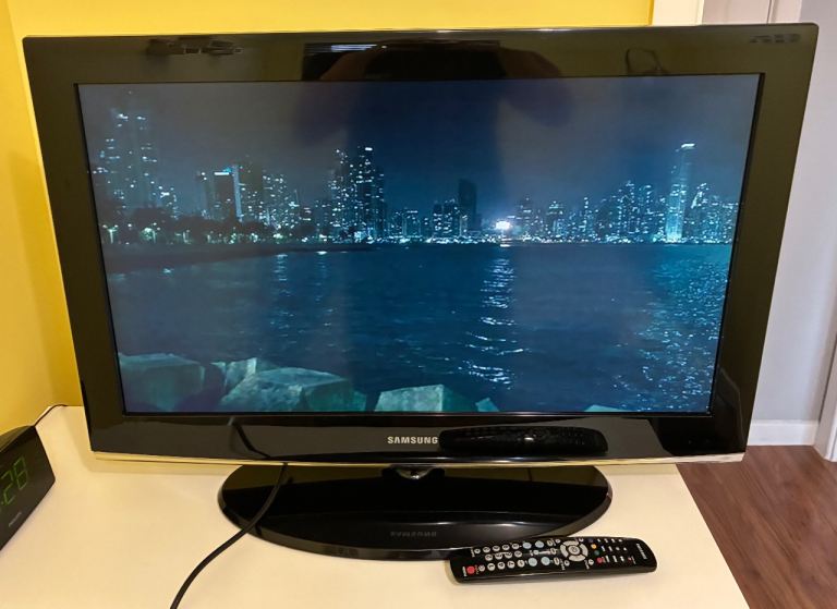  Samsung LE32A456C2D 32" 720p HD LCD Television