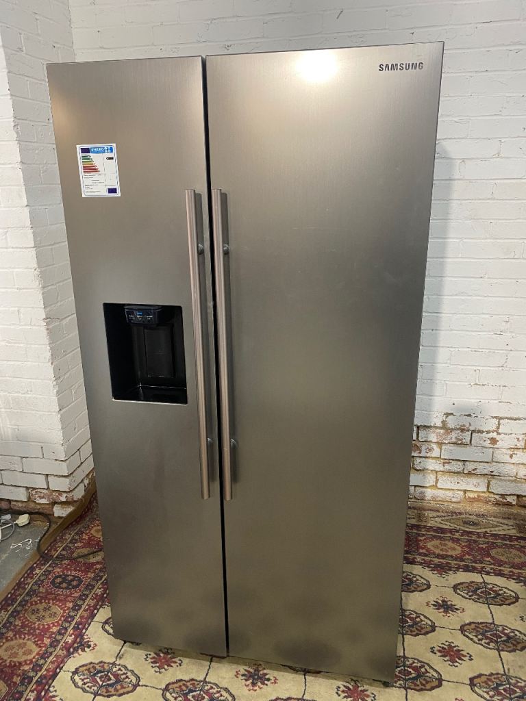 🚐🚐Beautiful Samsung Plumb In  Stainless Steel IceMaker Double Door American Fridge Freezer 