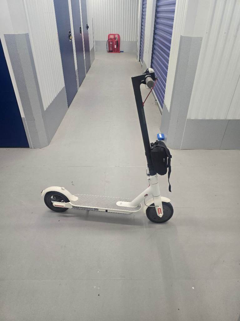 Xiaomi Electric Scooter - White, Very Good Condition