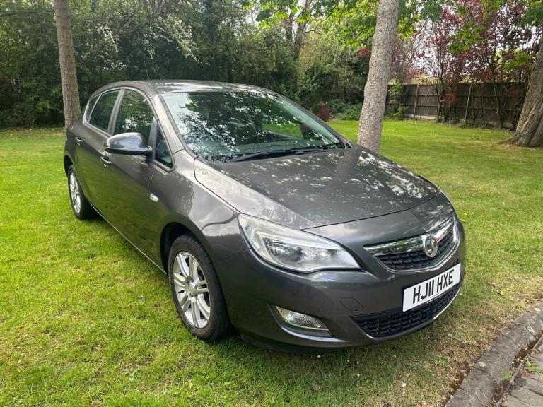 2011 Vauxhall Astra 1.6i 16V Exclusiv 5dr Auto HATCHBACK Petrol Automatic