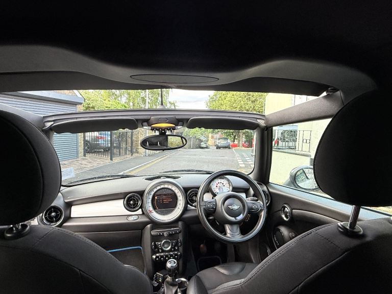 Mini, CONVERTIBLE, Convertible, 2011, Manual, 1598 (cc), 2 doors