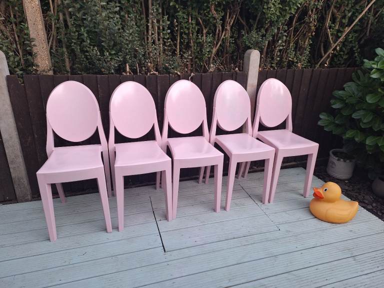 Set of 5 Pink Plastic Chairs – Good Condition