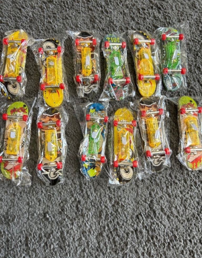 Pack of 12- light up fingerboards