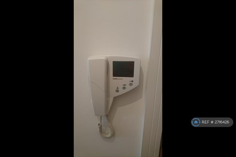 1 bedroom flat in Austen House, Guildford, GU1 (1 bed) (#2716426)