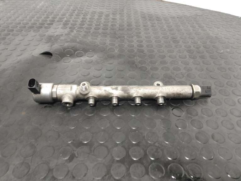 2015 Mercedes Cla Injection Fuel Rail A2700701095