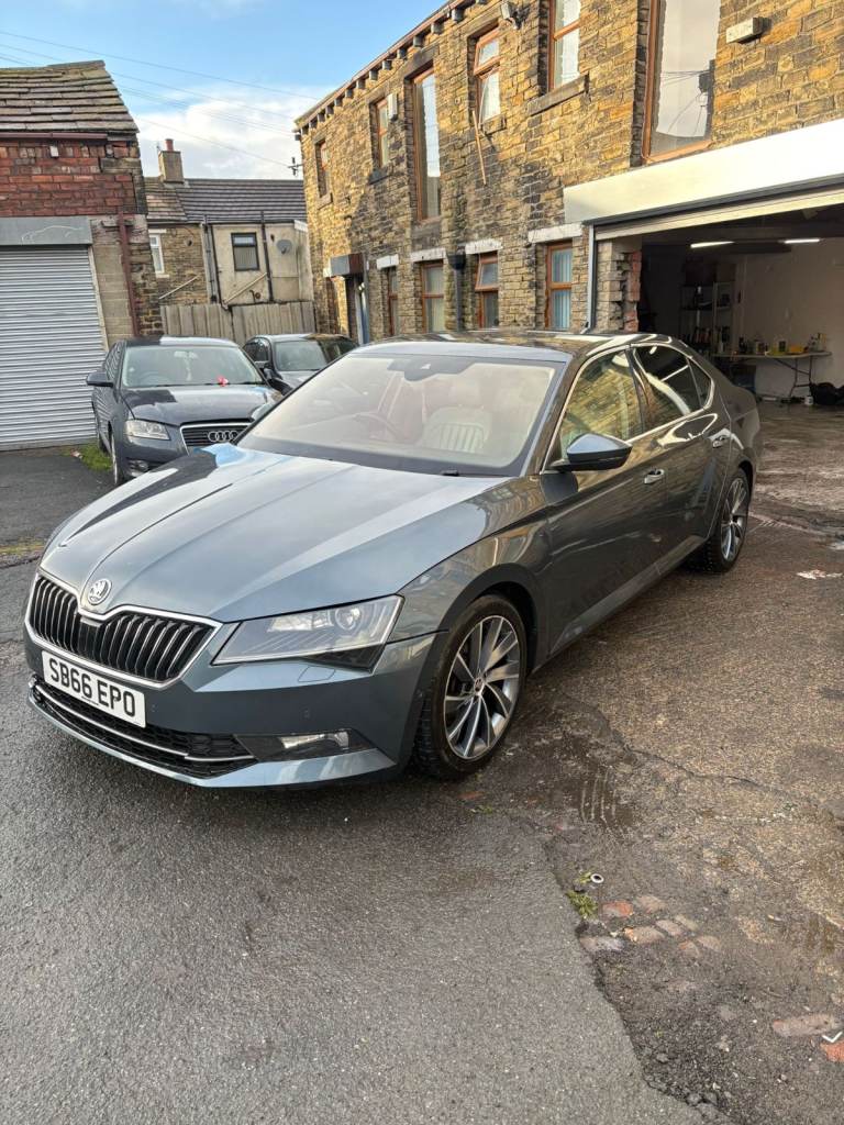 Skoda, SUPERB, Hatchback, 2017, Semi-Auto, 1968 (cc), 5 doors