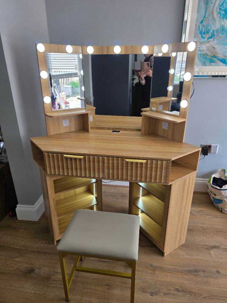 Vanity dressing table 