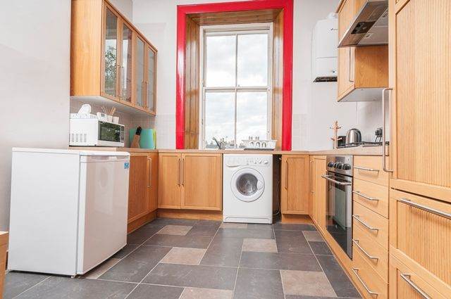 Large, 3 bedroom, HMO flat in Newington - available September 
