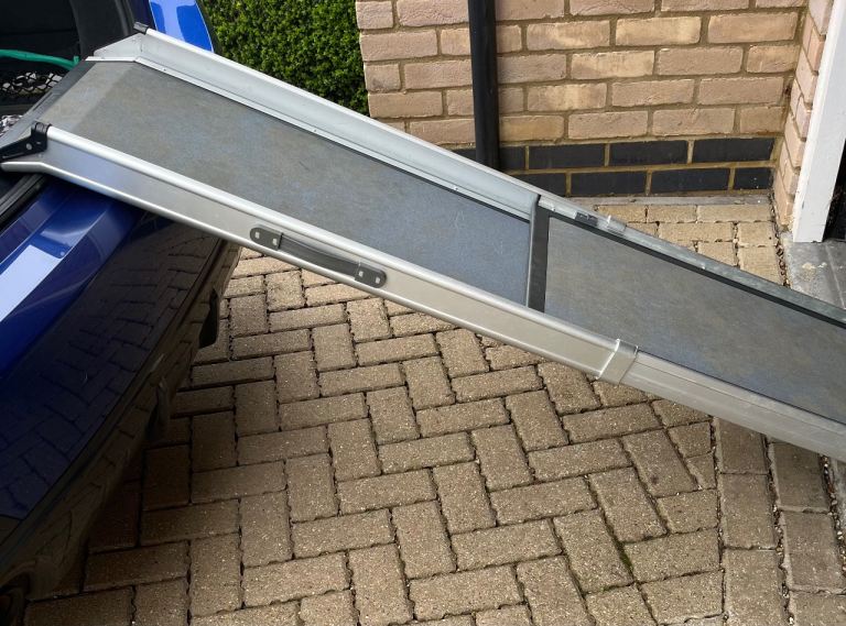 PetSafe happy ride Telescopic dog ramp. Car ramp , pet ramp. 180kg capacity 