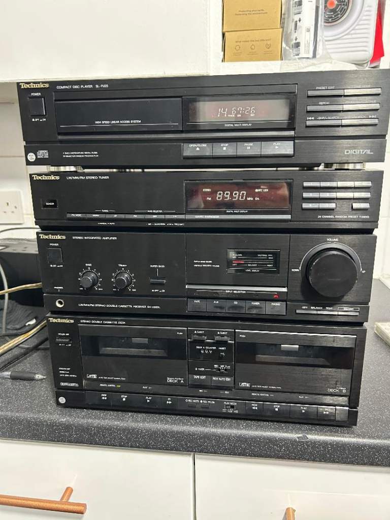 Technics SA-X900L twin tape tuner amplifier & SL-PJ25 CD player (one issue)
