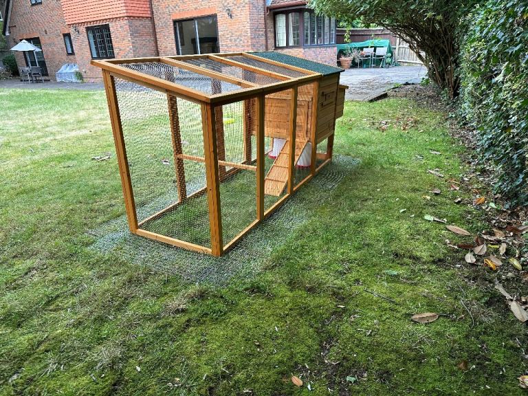 Animal coop/hatch/chicken/rabbit 