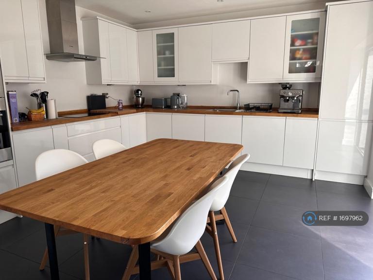 3 bedroom house in Richmond Mews, London, SE6 (3 bed) (#1697962)