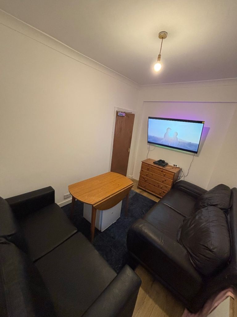 Double Room Available In A Fully Furnished House