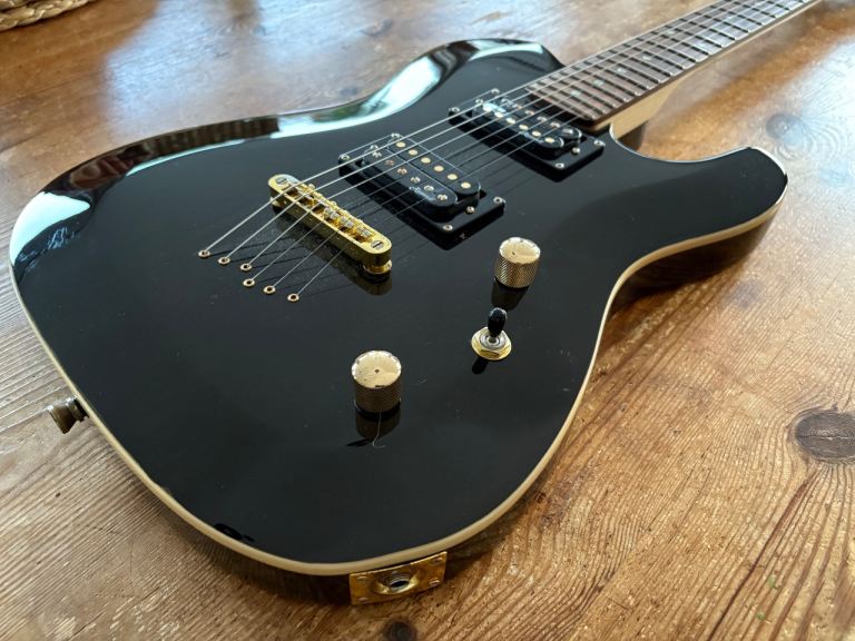 Telecaster Black contoured body tribute