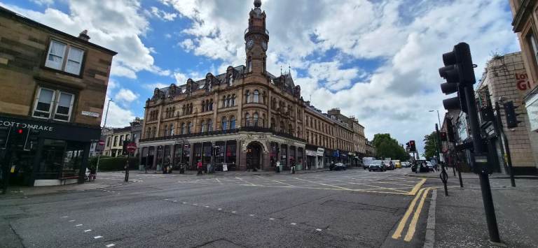 One Bedroom Flat - Bank Street (West End)