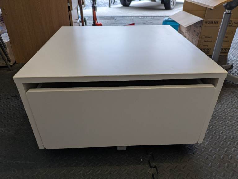 *Free* Coffee table / storage cube