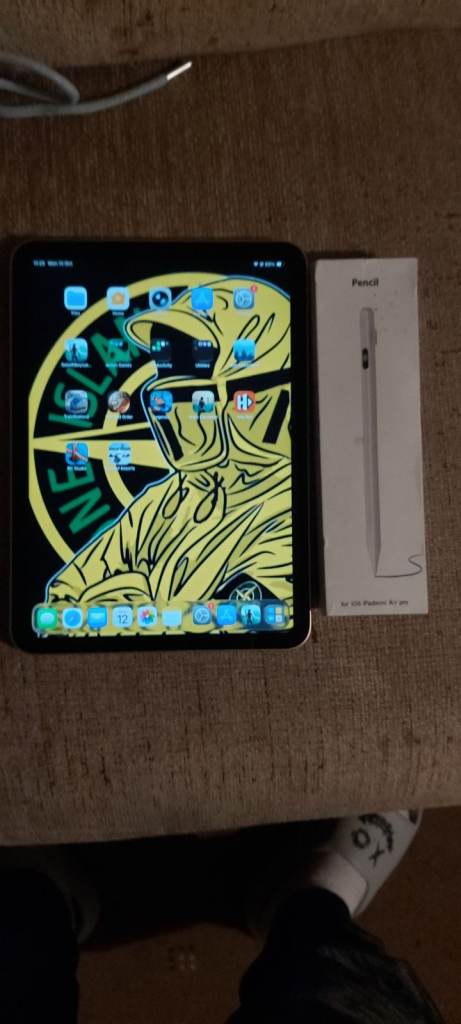 Apple iPad 10th gen with Pencil – Gold, Good Condition