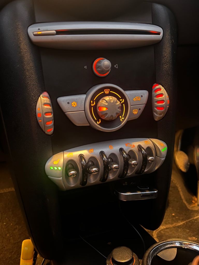 Mini, CONVERTIBLE, Convertible, 2009, Manual, 1598 (cc), 2 doors