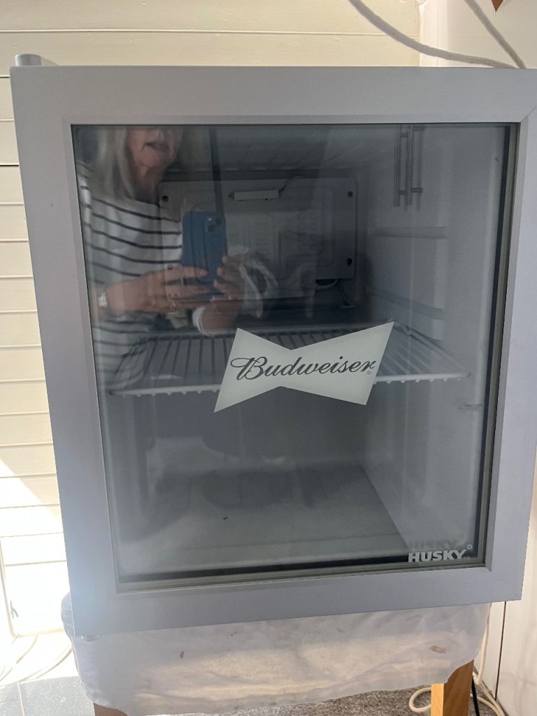 Husky Budweiser Mini Fridge – silver, Good Condition
