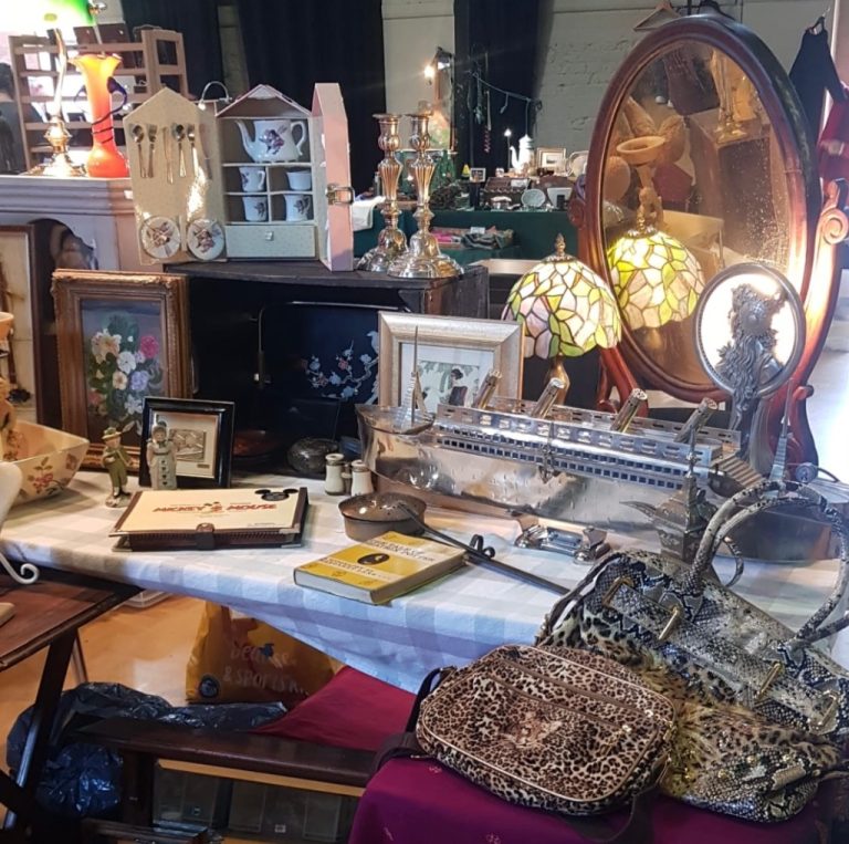 Antiques and Vintage monthly market. Collectors Fair 