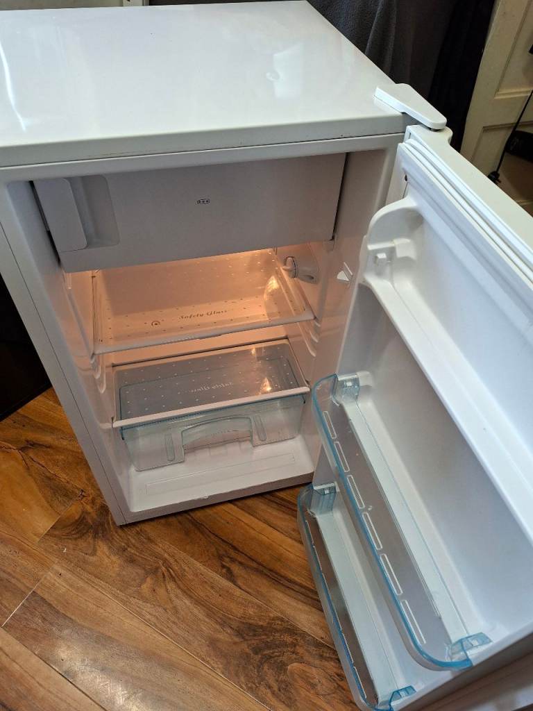 Undercounter fridge freezer, in good working order 