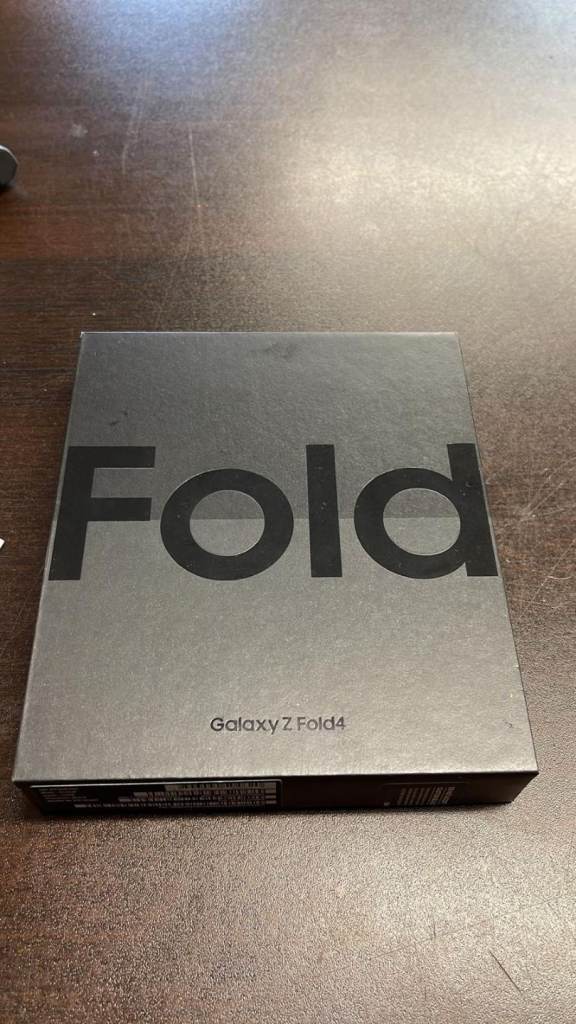 Samsung Galaxy z fold 4 256gb £300 unlocked with warranty