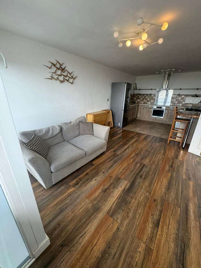 Modern 2 Bed Flat to Rent in Kenilworth Court - 3mins walk to Cov City Centre / Train Station 