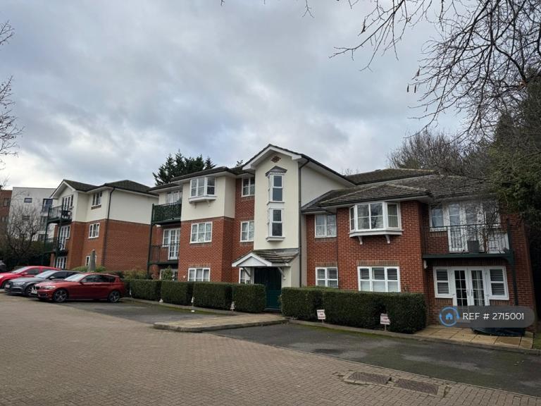 1 bedroom flat in Gloucester Court, Denham, Uxbridge, UB9 (1 bed) (#2715001)