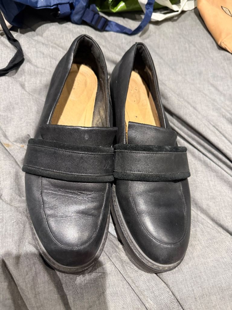 HARDLY WORN - leather UK9 shoes from Clarks