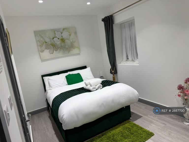 2 bedroom flat in Herbert Road, London, SE18 (2 bed) (#2887730)
