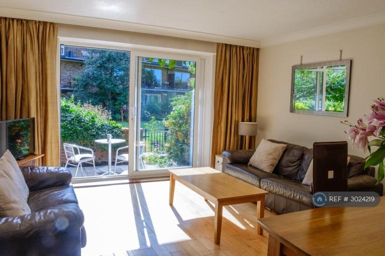 3 bedroom flat in Thorney Crescent, London, SW11 (3 bed) (#3024219)