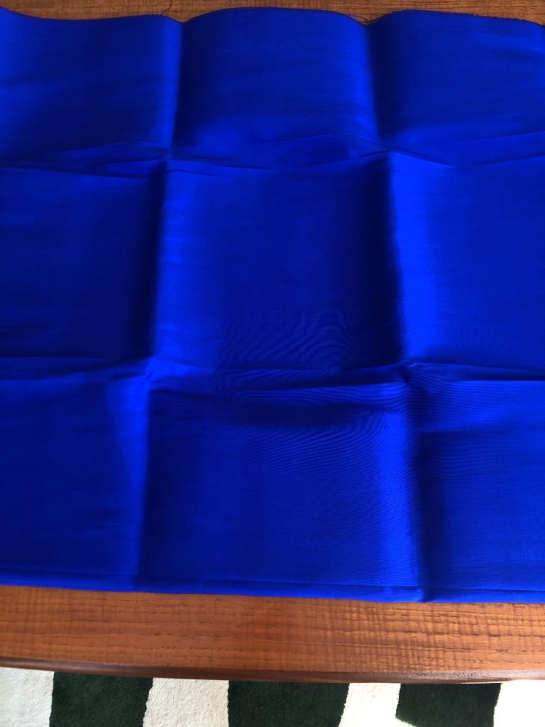 Vintage Chinese silk - measures 280 in length and 103 cm in width